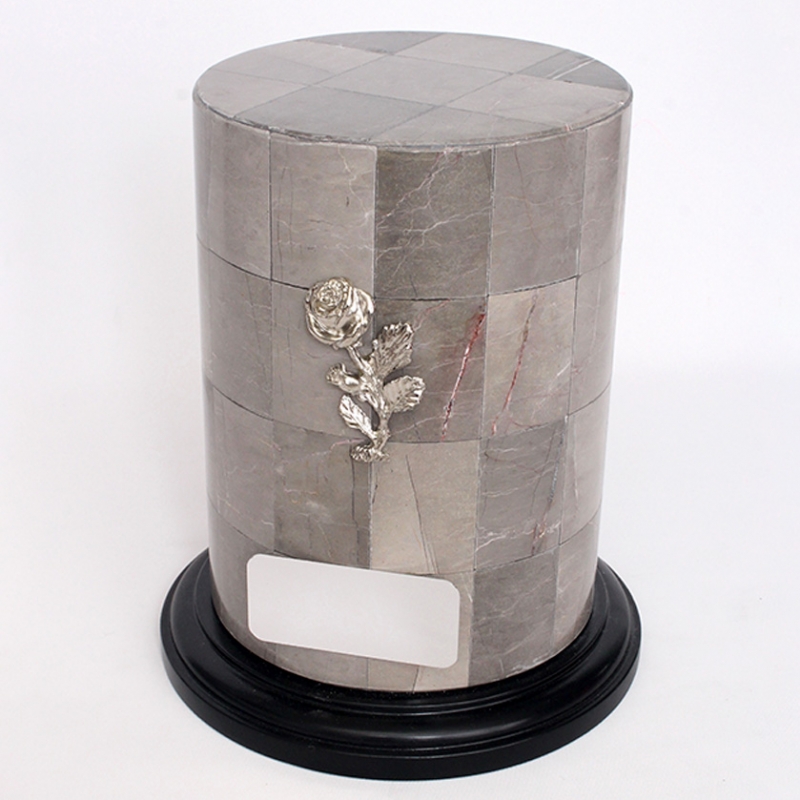 urnas-monarca-img-producto-urna-cilindro-marmol-marqueteria urnas-monarca-img-producto-urna-cilindro-marmol-marqueteria