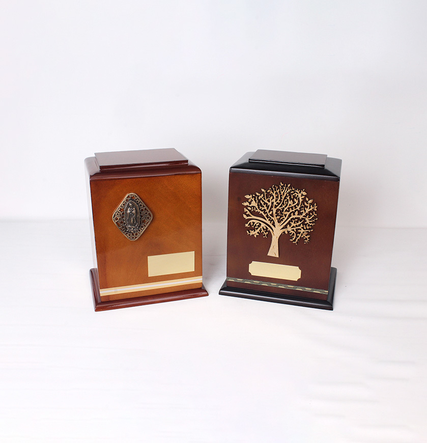 urnas-monarca-img-producto-urna-elegance-greca-y-cinta-dorada